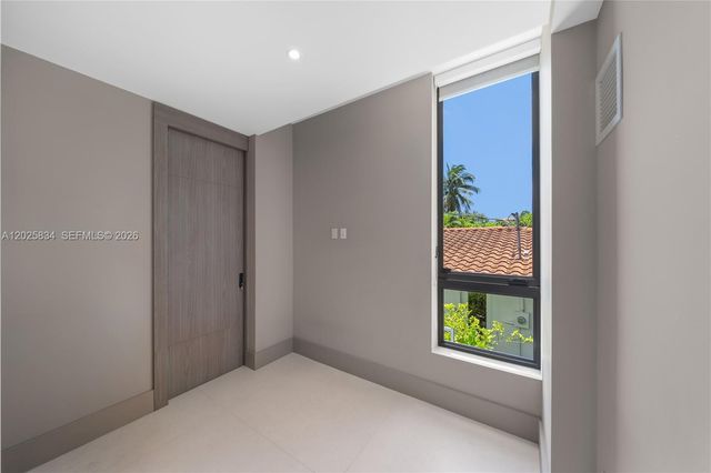 571 Glenridge Rd, Key Biscayne, FL 33149
