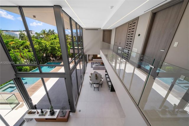 571 Glenridge Rd, Key Biscayne, FL 33149