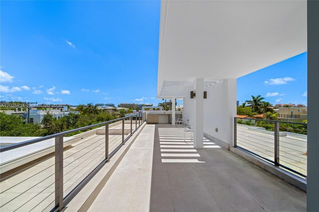 571 Glenridge Rd, Key Biscayne, FL 33149