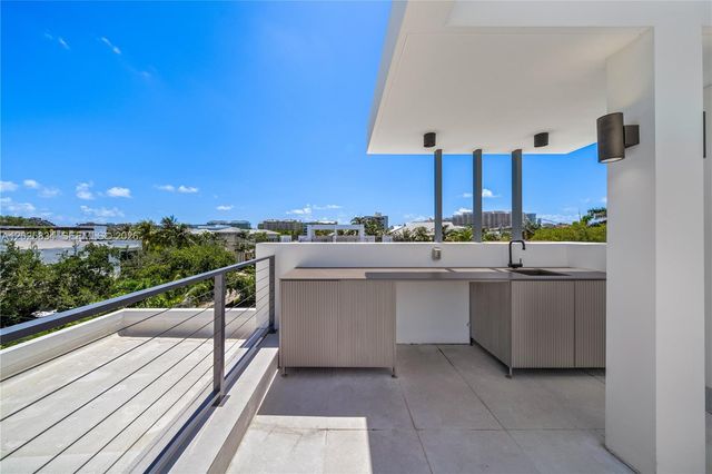 571 Glenridge Rd, Key Biscayne, FL 33149