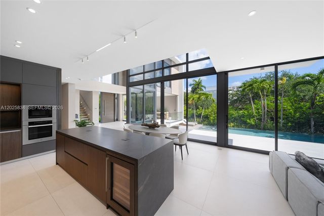 571 Glenridge Rd, Key Biscayne, FL 33149