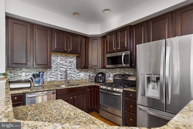 21 SUNDANCE DR, Hamilton, NJ 08619