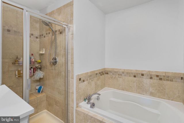 21 SUNDANCE DR, Hamilton, NJ 08619