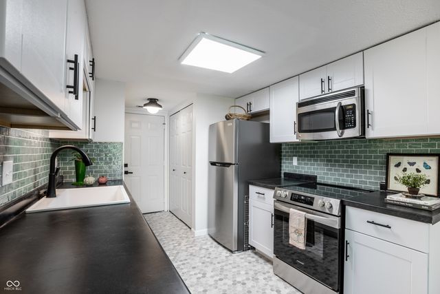 7435 Prairie Lake Drive, Indianapolis, IN 46256