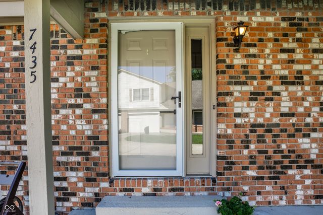 7435 Prairie Lake Drive, Indianapolis, IN 46256
