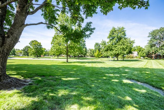 7435 Prairie Lake Drive, Indianapolis, IN 46256