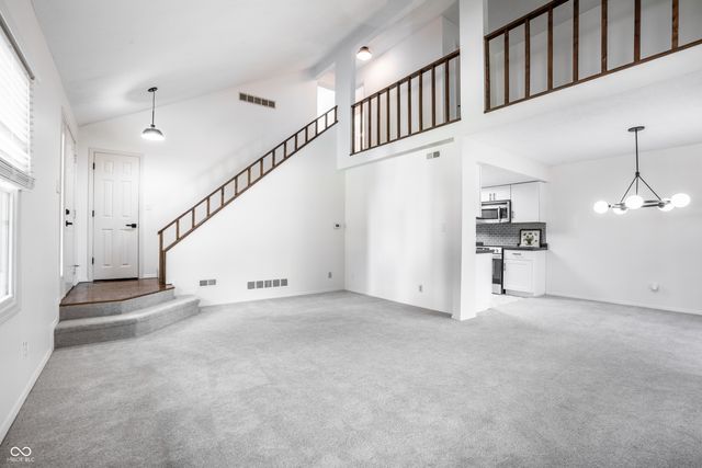 7435 Prairie Lake Drive, Indianapolis, IN 46256