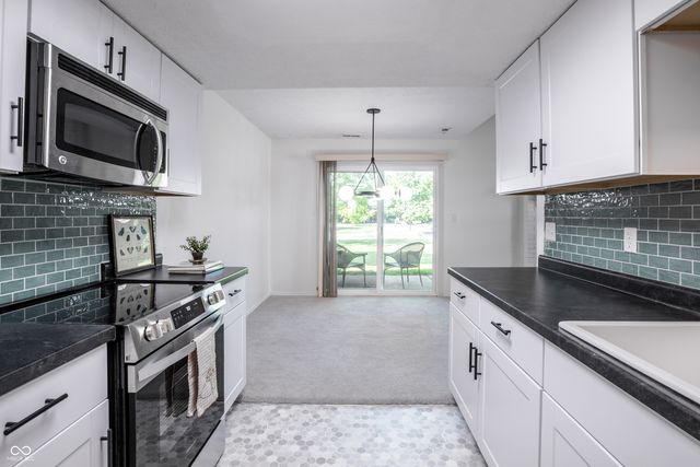 7435 Prairie Lake Drive, Indianapolis, IN 46256