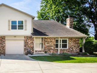 7435 Prairie Lake Drive, Indianapolis, IN 46256