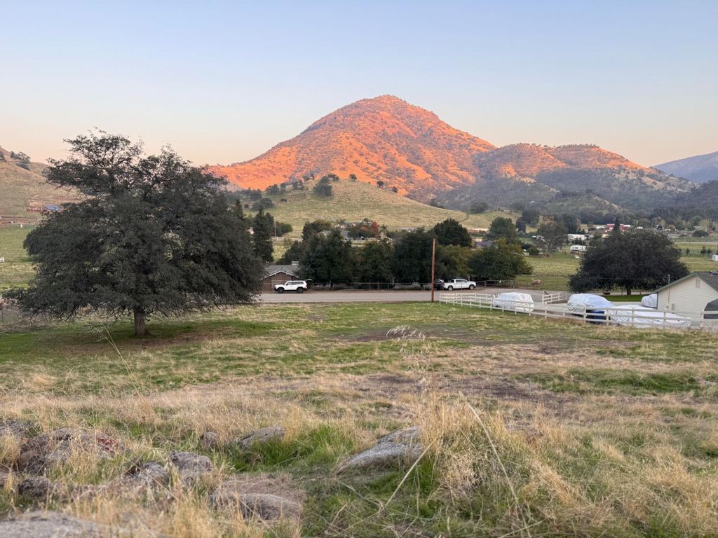 123 Big Oak Rd, Sanger, CA 93657