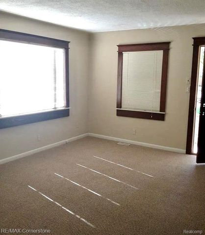 37546 Palmer Road, Westland, MI 48186