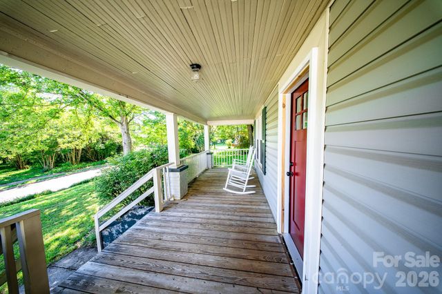 110 N Chestnut Street, Morganton, NC 28655