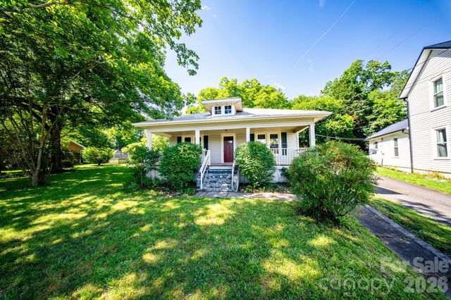 110 N Chestnut Street, Morganton, NC 28655