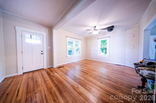 110 N Chestnut Street, Morganton, NC 28655