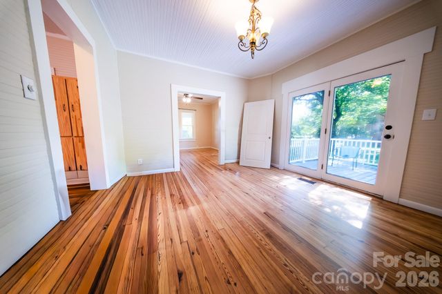 110 N Chestnut Street, Morganton, NC 28655