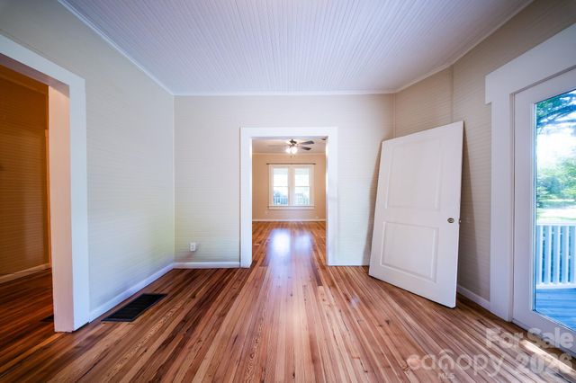 110 N Chestnut Street, Morganton, NC 28655