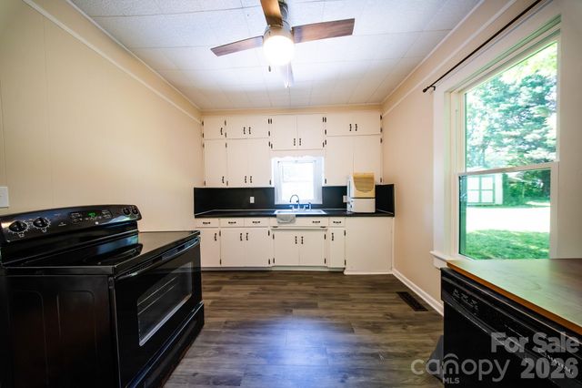 110 N Chestnut Street, Morganton, NC 28655