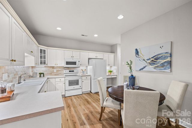 8228 Windsor Ridge Drive, Charlotte, NC 28277