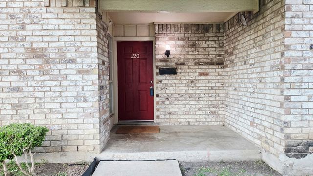 220 Village North Drive, Richardson, TX 75081