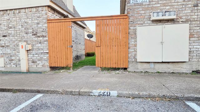 220 Village North Drive, Richardson, TX 75081