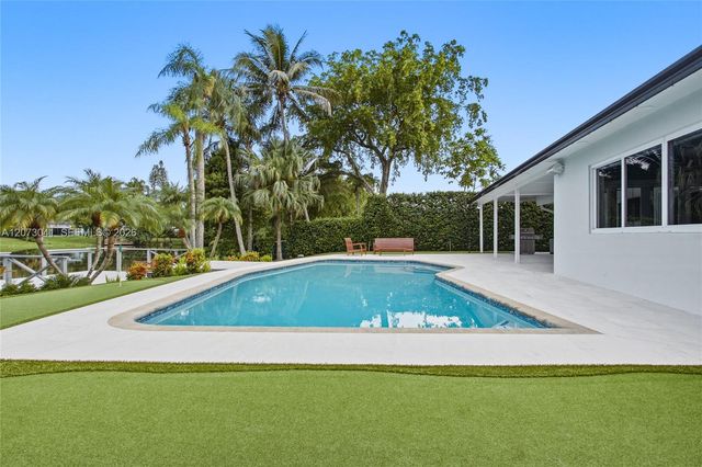 1721 NW 114th Avenue, Pembroke Pines, FL 33026