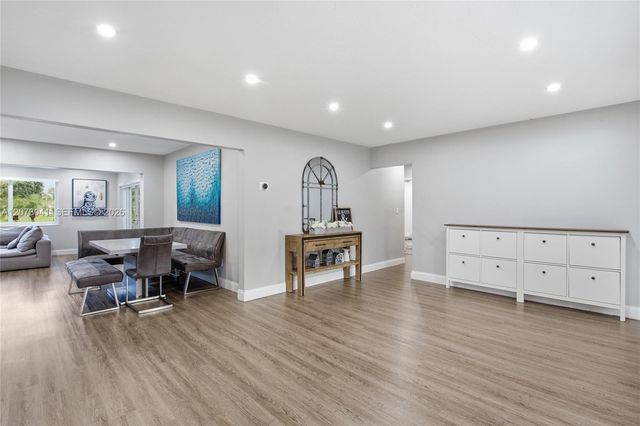 1721 NW 114th Avenue, Pembroke Pines, FL 33026