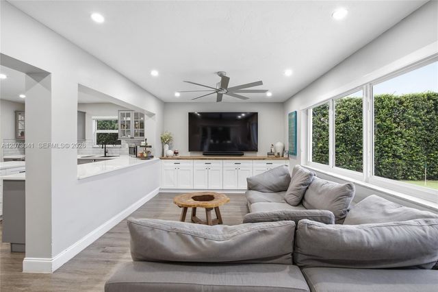 1721 NW 114th Avenue, Pembroke Pines, FL 33026