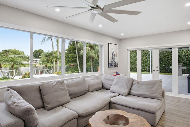 1721 NW 114th Avenue, Pembroke Pines, FL 33026