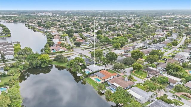 1721 NW 114th Avenue, Pembroke Pines, FL 33026
