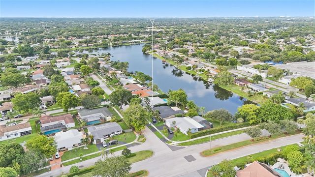 1721 NW 114th Avenue, Pembroke Pines, FL 33026