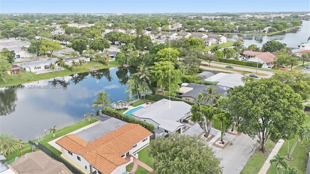 1721 NW 114th Avenue, Pembroke Pines, FL 33026