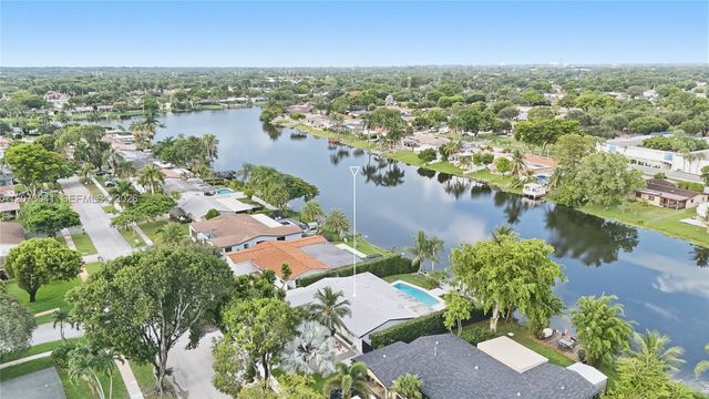 1721 NW 114th Avenue, Pembroke Pines, FL 33026