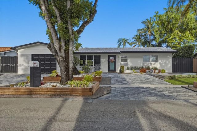 1721 NW 114th Avenue, Pembroke Pines, FL 33026