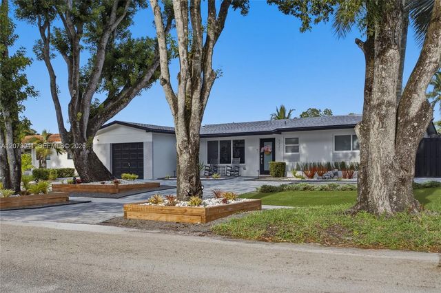 1721 NW 114th Avenue, Pembroke Pines, FL 33026