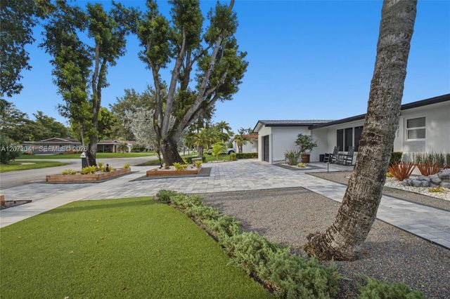 1721 NW 114th Avenue, Pembroke Pines, FL 33026