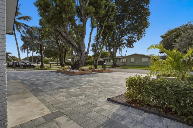 1721 NW 114th Avenue, Pembroke Pines, FL 33026