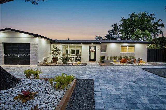 1721 NW 114th Avenue, Pembroke Pines, FL 33026