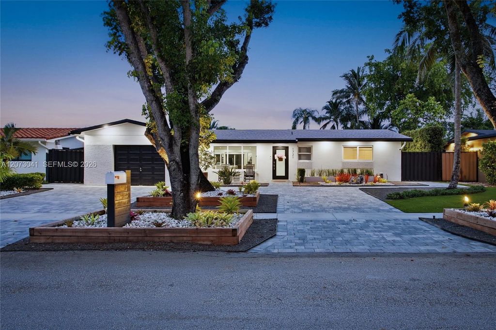 1721 NW 114th Avenue, Pembroke Pines, FL 33026