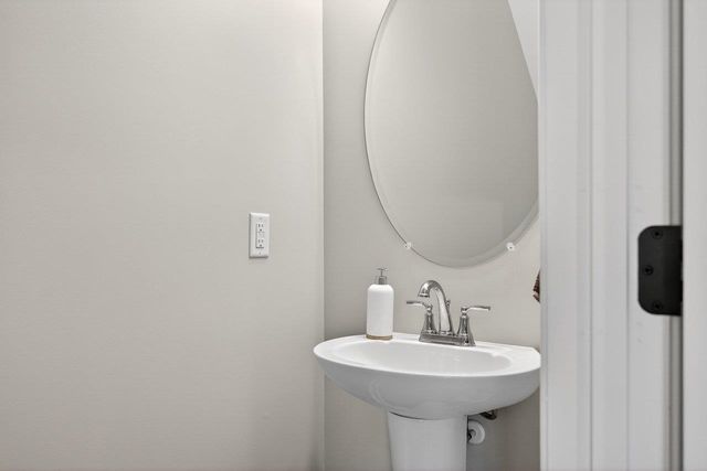 612 ZEPHYR DR, Rockingham, VA 22801