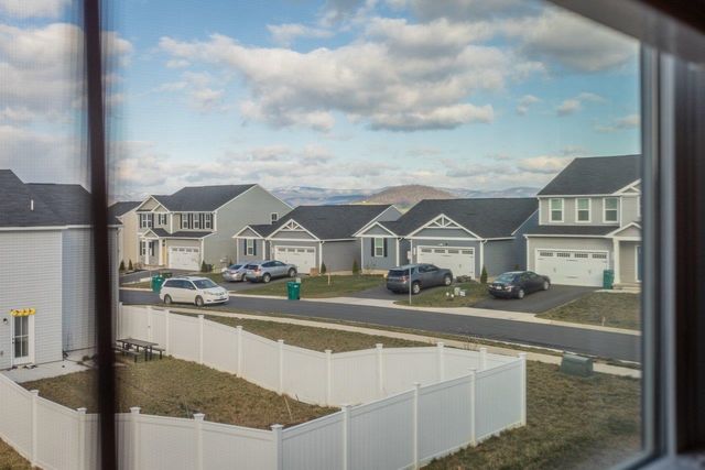 612 ZEPHYR DR, Rockingham, VA 22801