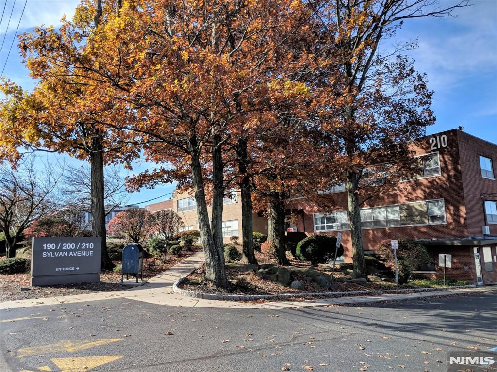 190 Sylvan Avenue C7, Englewood Cliffs, NJ 07632