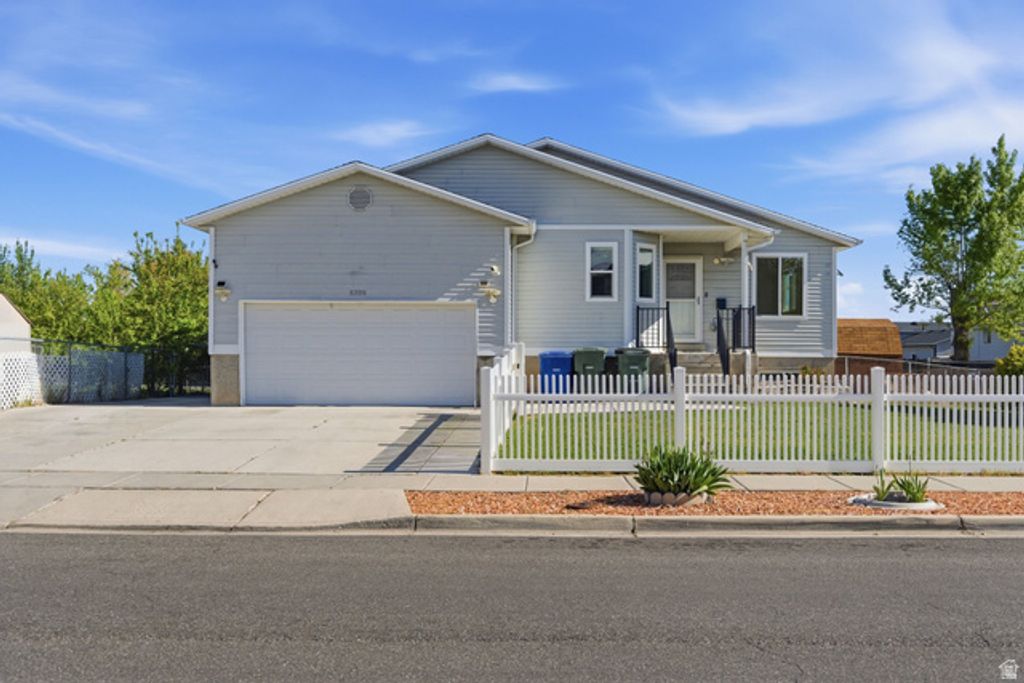 Image 3 of property listing at 6306 W MARCREST DR, West Valley City, UT 84128