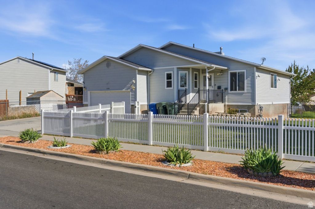 Image 4 of property listing at 6306 W MARCREST DR, West Valley City, UT 84128