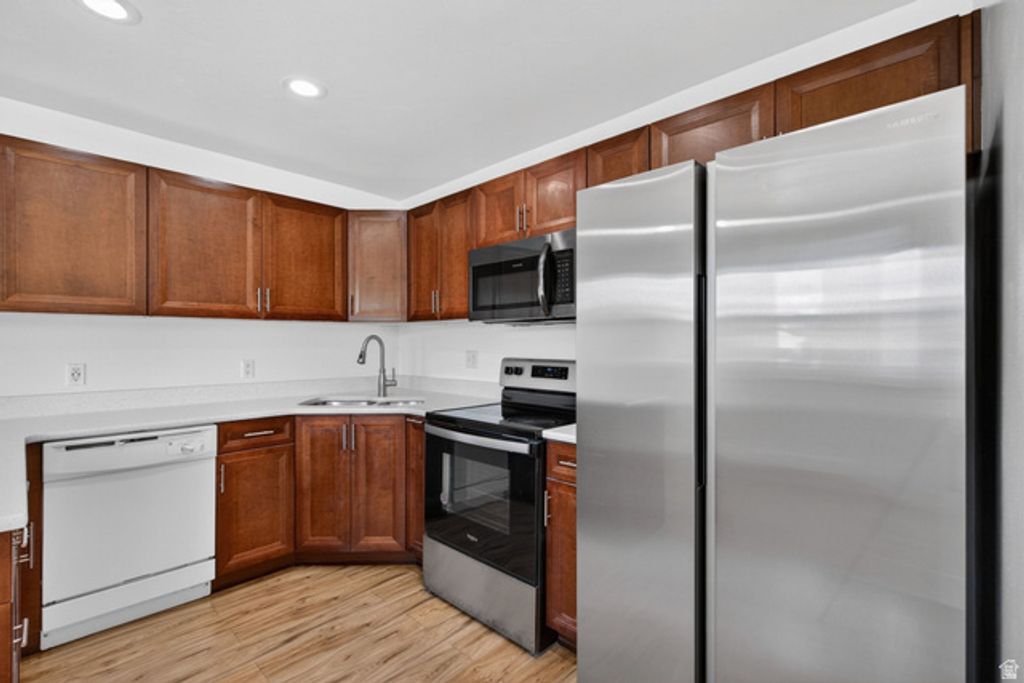 Image 6 of property listing at 6306 W MARCREST DR, West Valley City, UT 84128