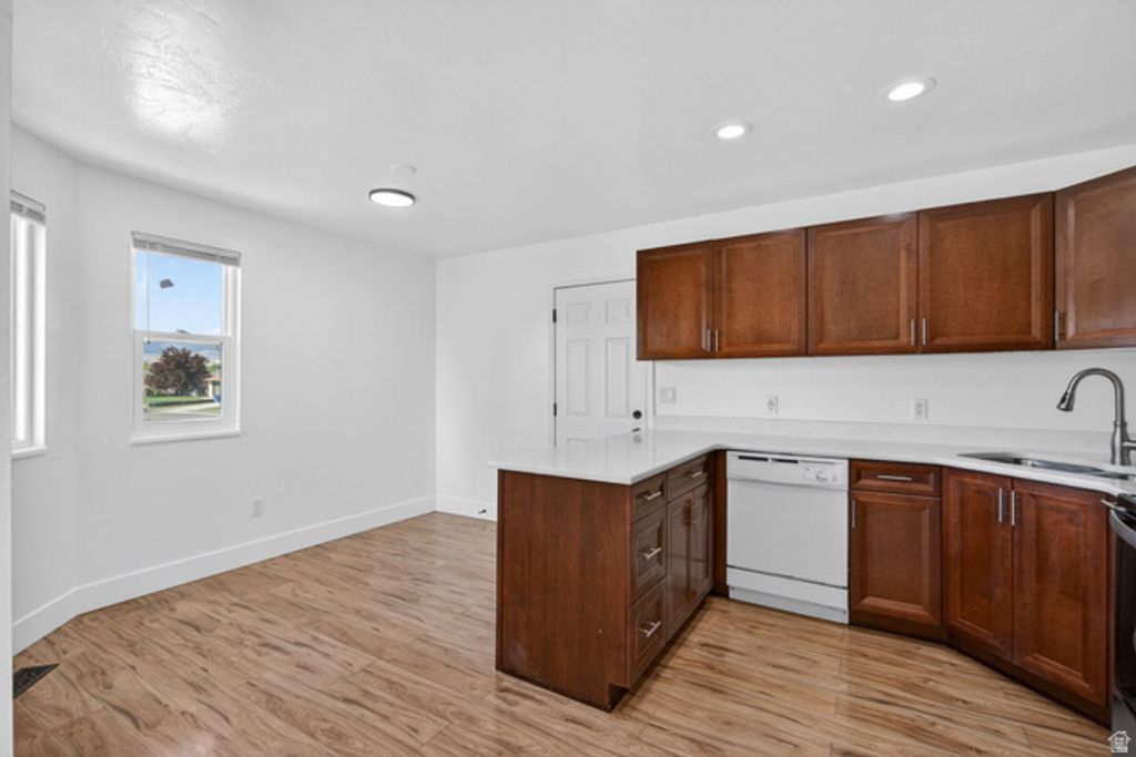 Image 8 of property listing at 6306 W MARCREST DR, West Valley City, UT 84128