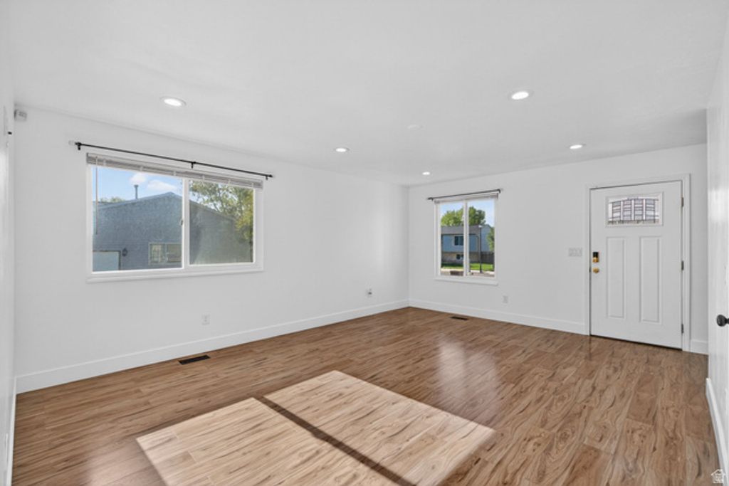 Image 9 of property listing at 6306 W MARCREST DR, West Valley City, UT 84128