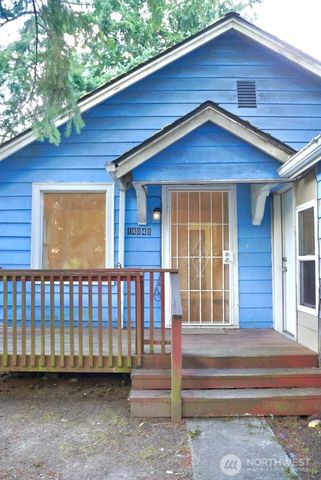 14040 Ashworth Avenue N, Seattle, WA 98133