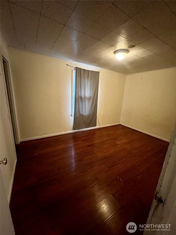14040 Ashworth Avenue N, Seattle, WA 98133