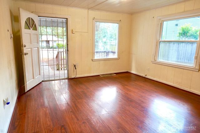 14040 Ashworth Avenue N, Seattle, WA 98133