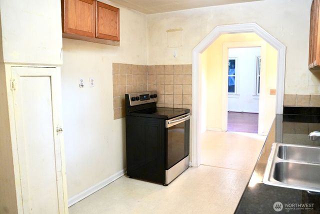 14040 Ashworth Avenue N, Seattle, WA 98133